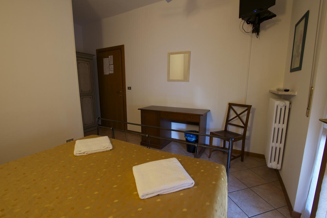 Albergo Tavernetta Castelnuovo del Garda Exterior foto