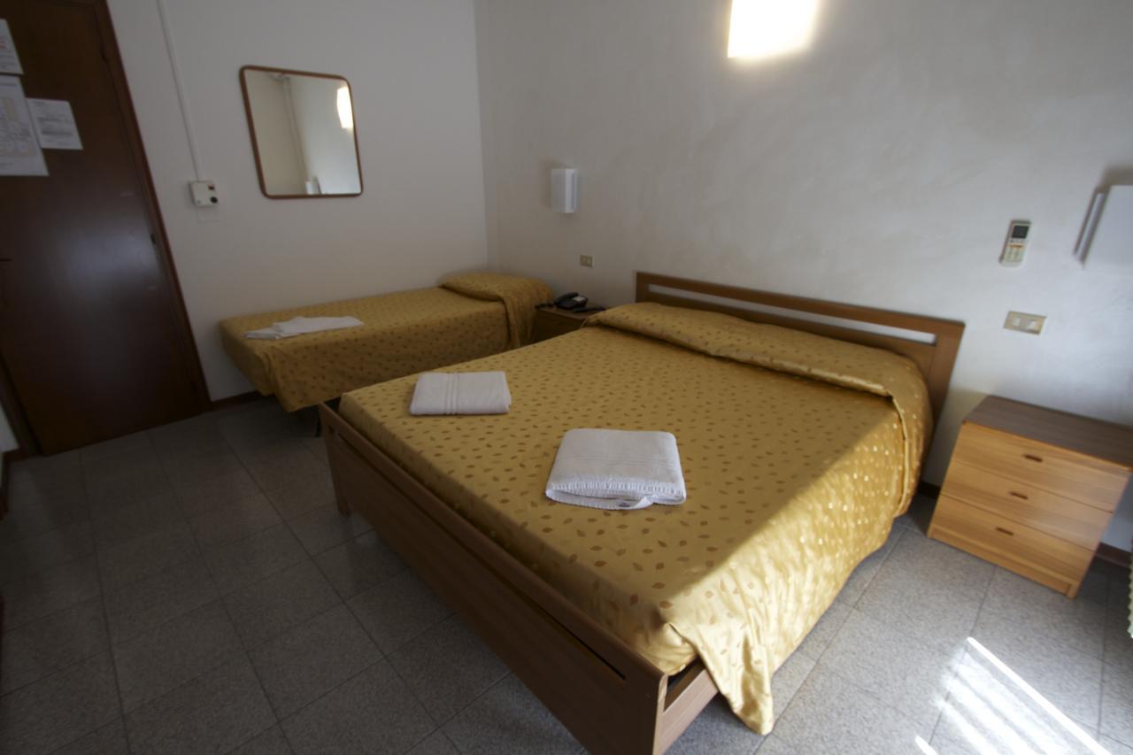 Albergo Tavernetta Castelnuovo del Garda Exterior foto