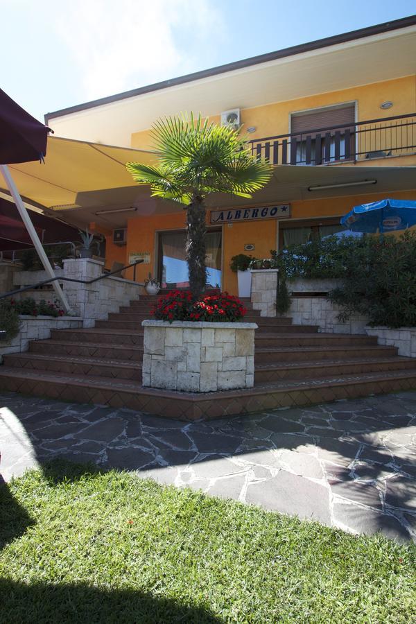 Albergo Tavernetta Castelnuovo del Garda Exterior foto